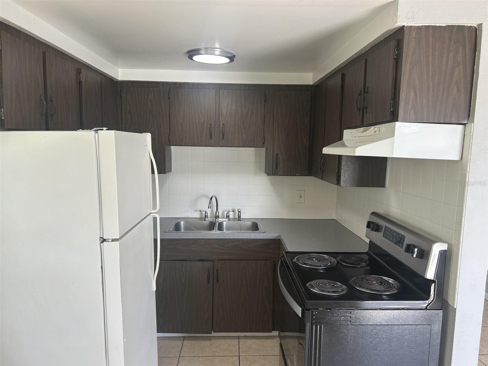 Listing photo id 1 for 4249 76th Avenue N 101