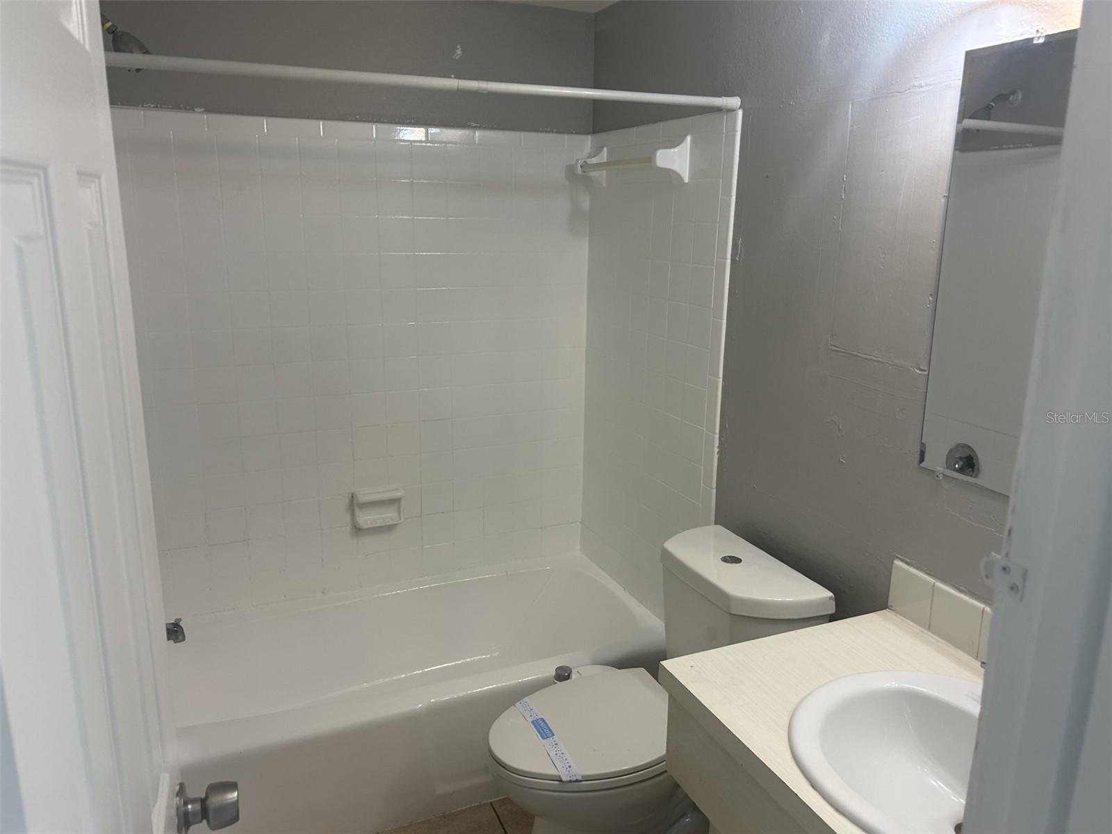 Listing photo id 5 for 4249 76th Avenue N 101