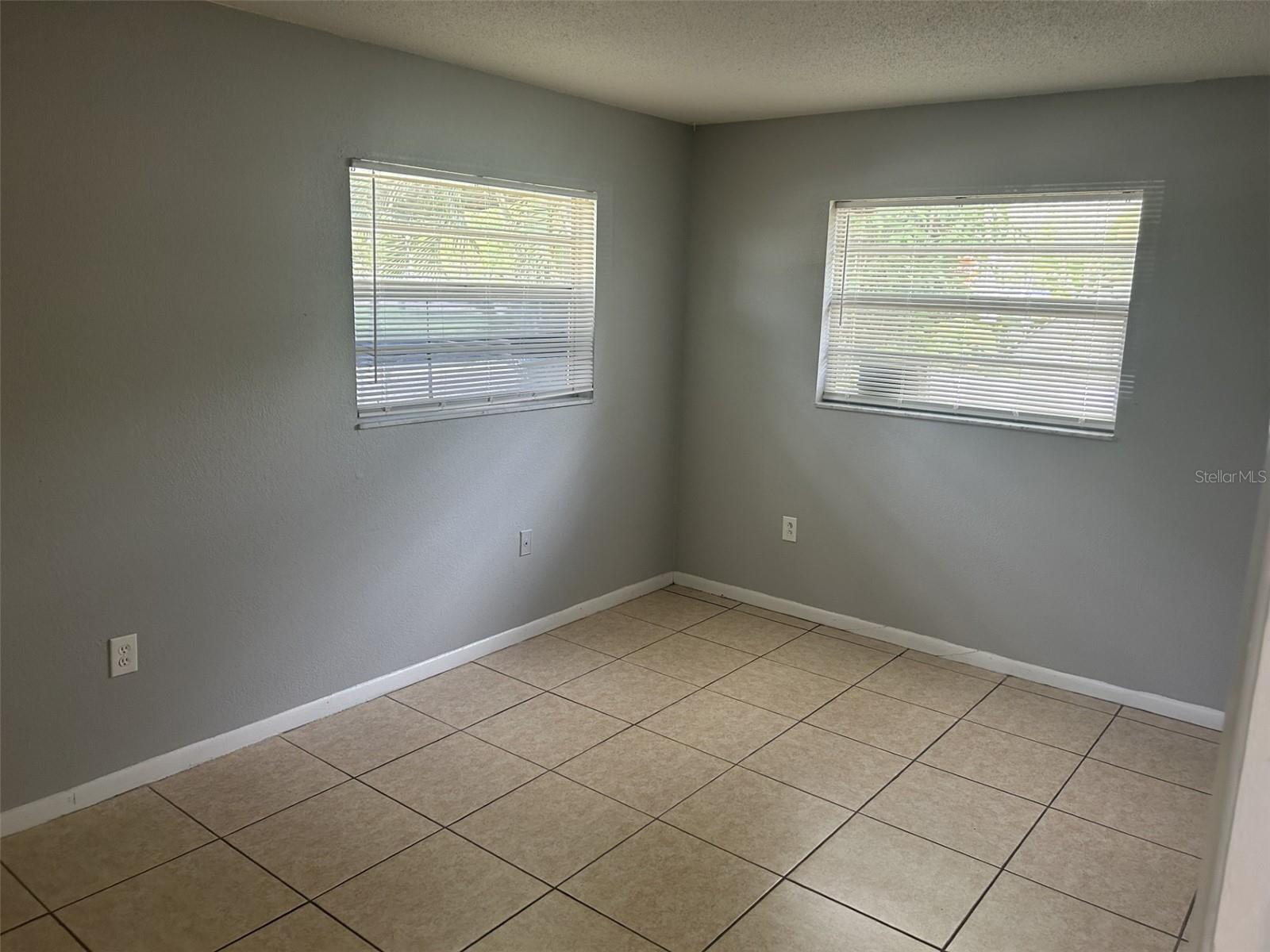 Listing photo id 6 for 4249 76th Avenue N 101