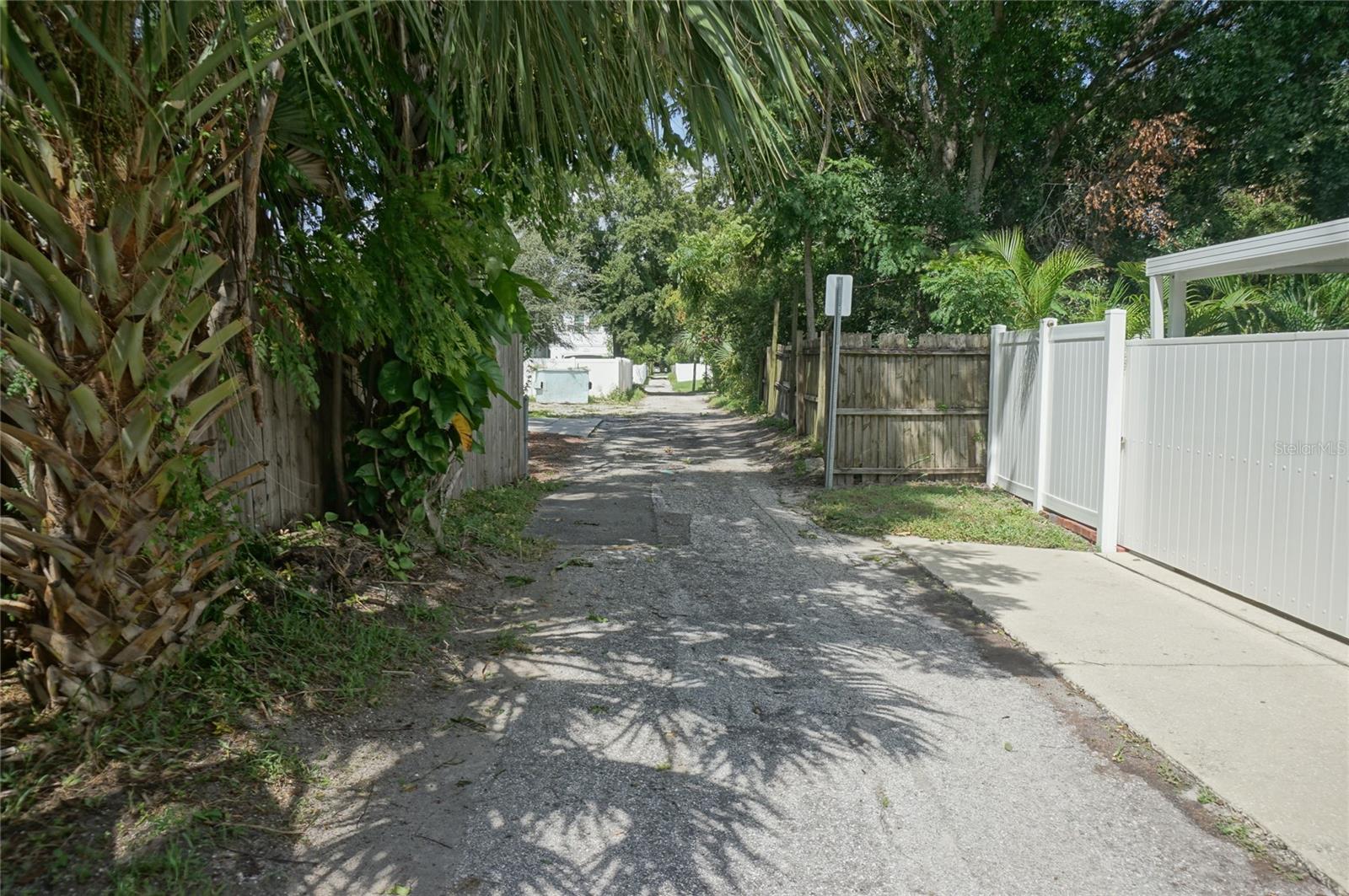 Image 20 of 21 For 207 Macdill Avenue