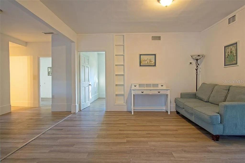 Image 10 of 23 For 290 13th Avenue N