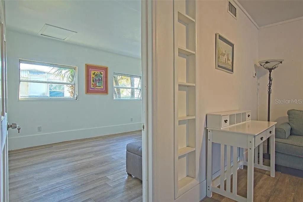 Image 16 of 23 For 290 13th Avenue N