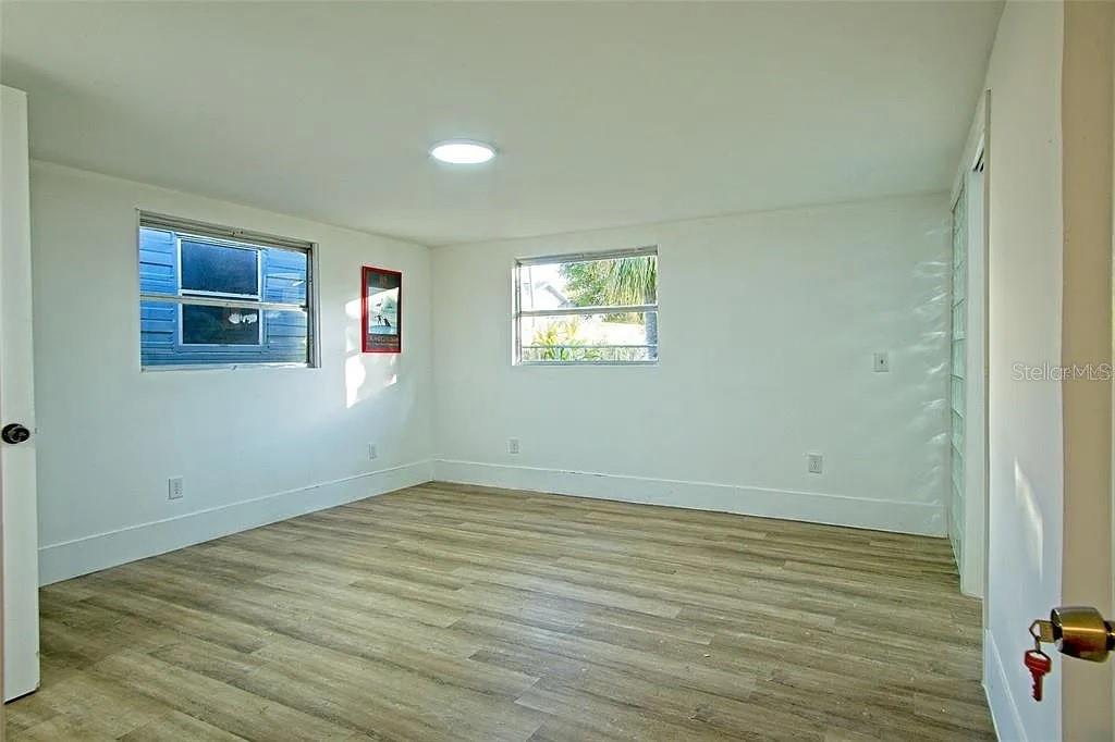 Image 17 of 23 For 290 13th Avenue N