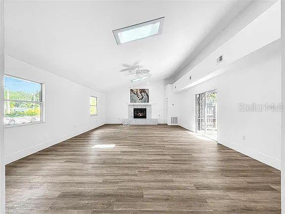 Image 4 of 23 For 290 13th Avenue N
