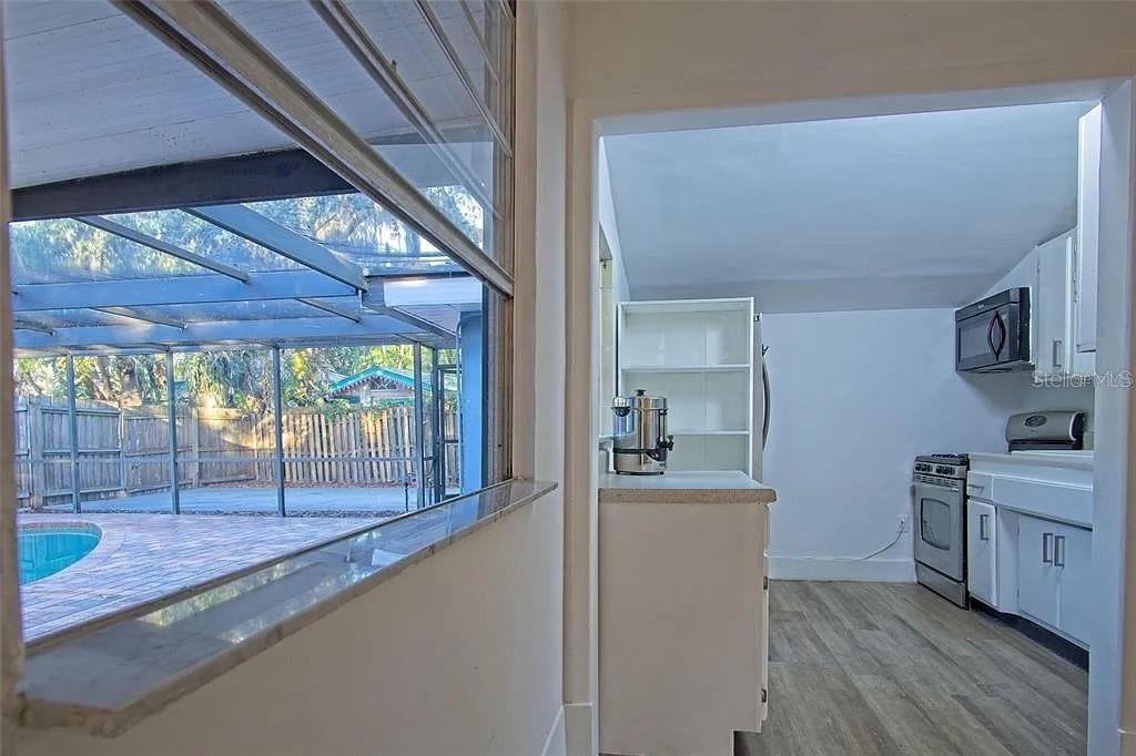 Image 6 of 23 For 290 13th Avenue N