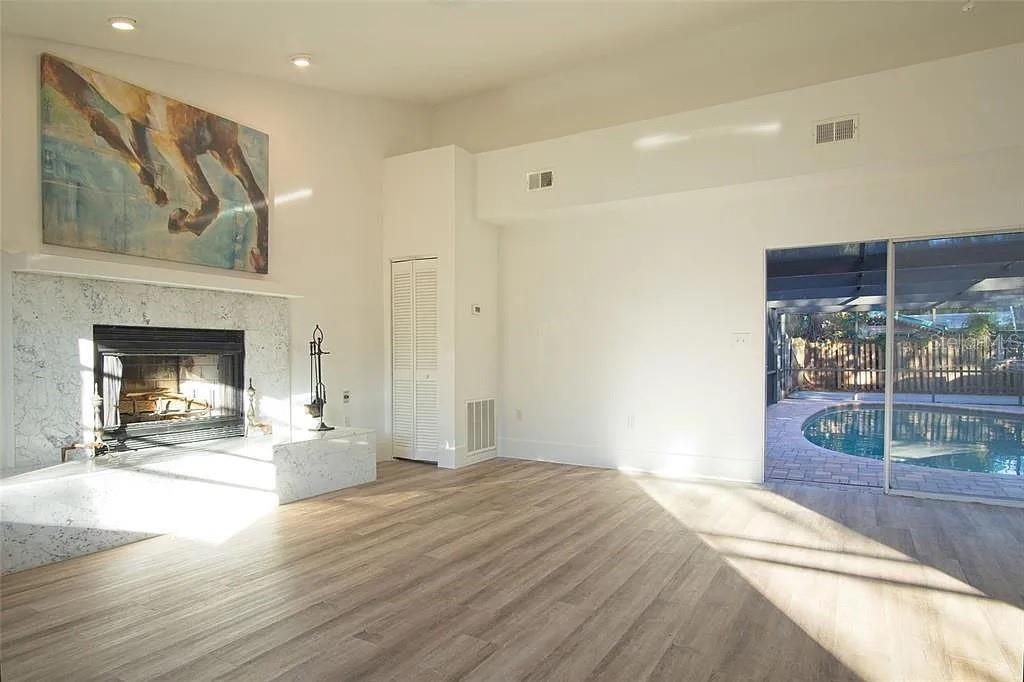 Image 7 of 23 For 290 13th Avenue N