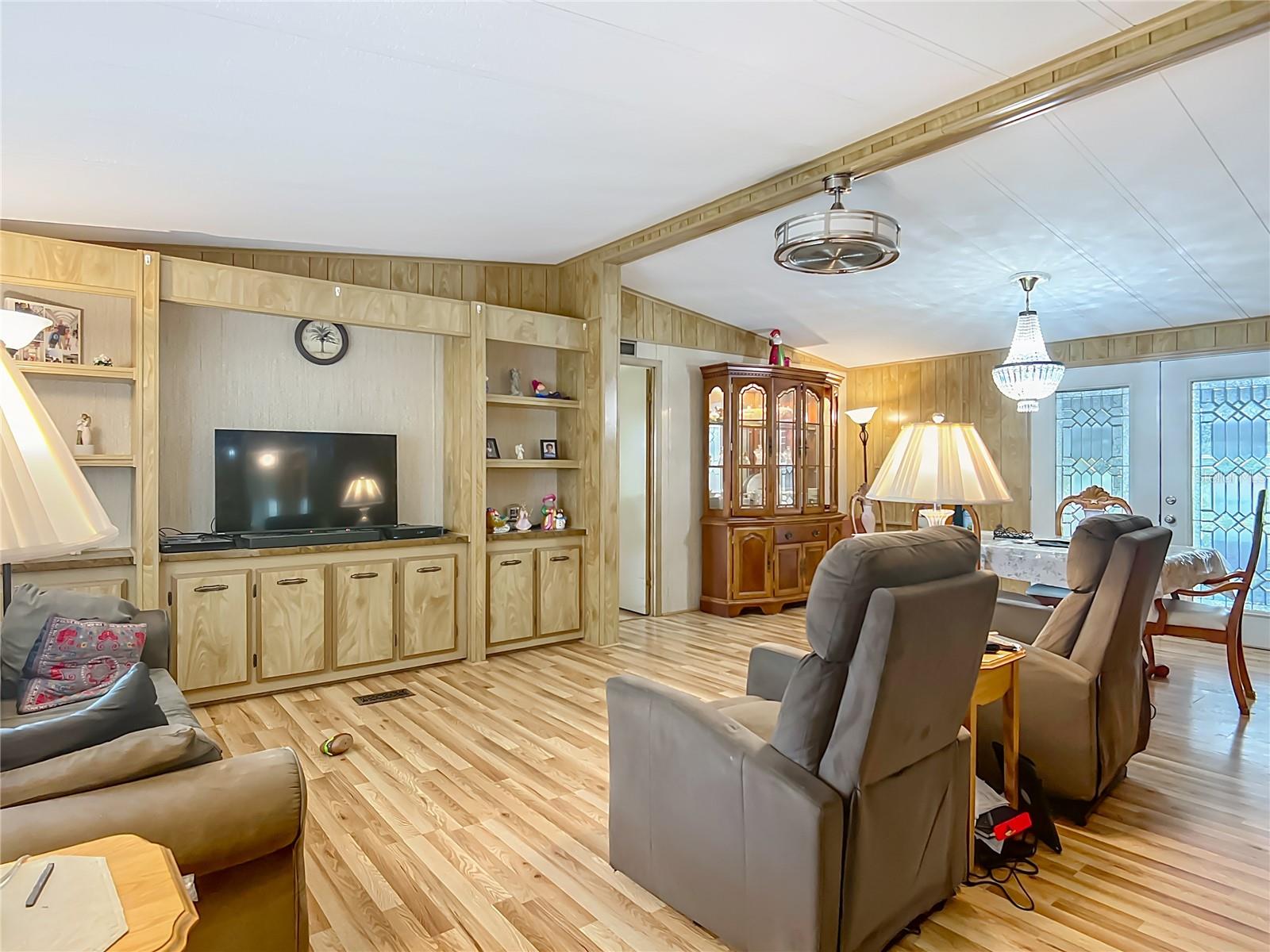 Image 10 of 27 For 15786 Brookridge Boulevard
