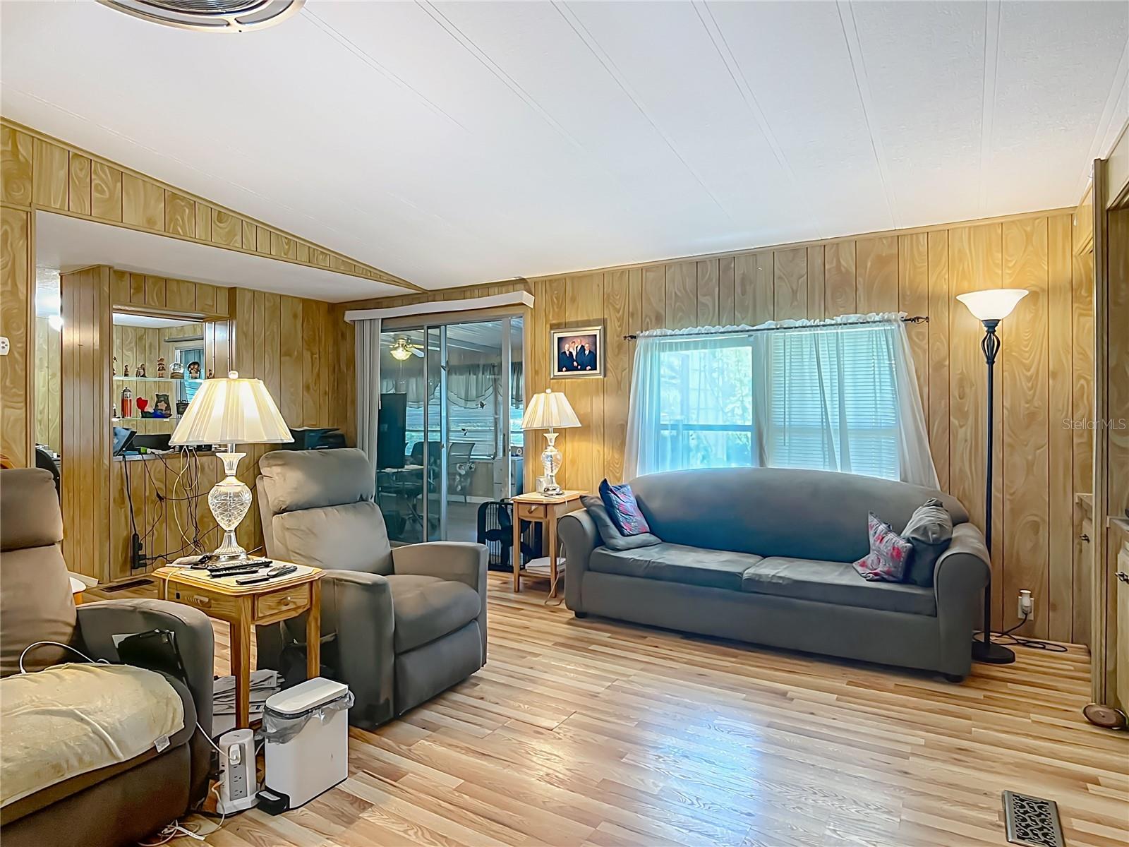 Image 8 of 27 For 15786 Brookridge Boulevard