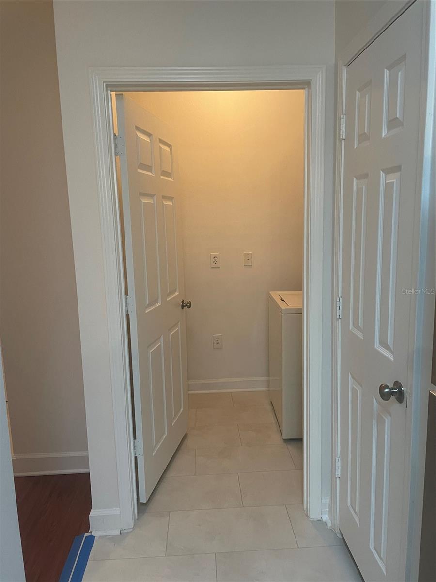Image 10 of 31 For 18127 Sterling Gate Circle 18127