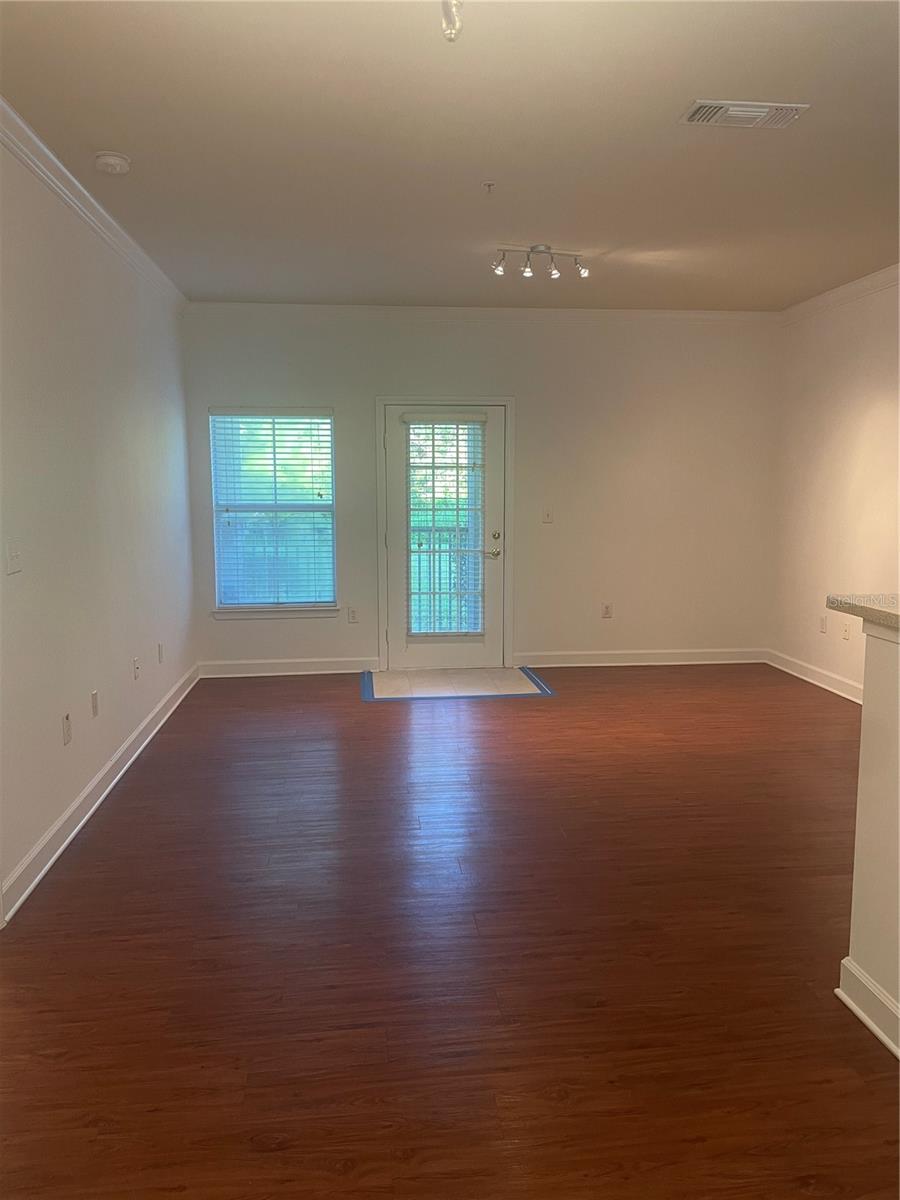 Image 15 of 31 For 18127 Sterling Gate Circle 18127