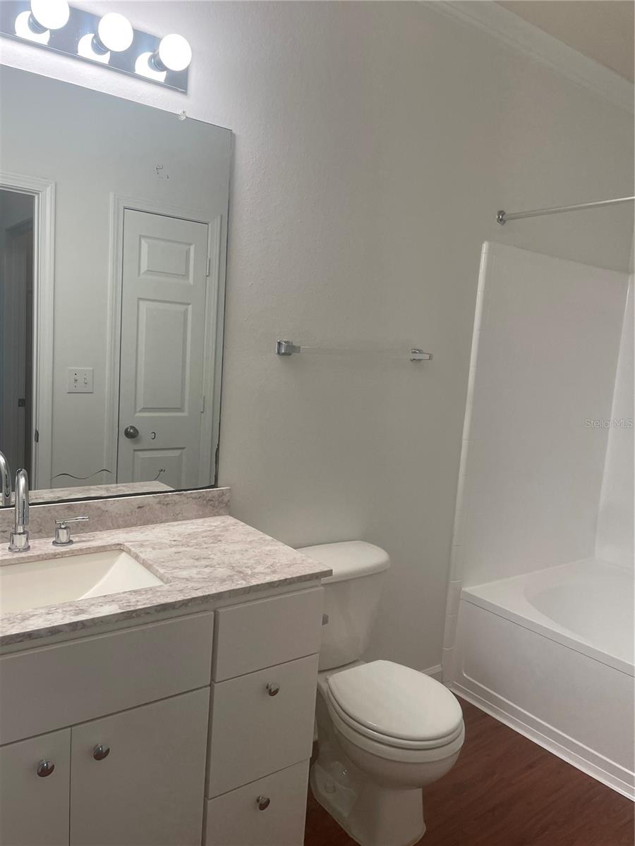 Image 24 of 31 For 18127 Sterling Gate Circle 18127