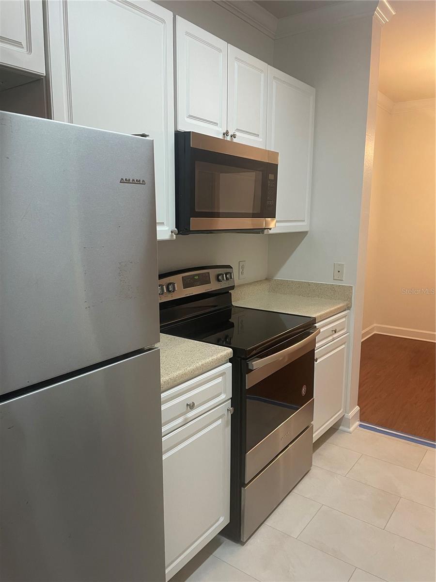 Image 4 of 31 For 18127 Sterling Gate Circle 18127