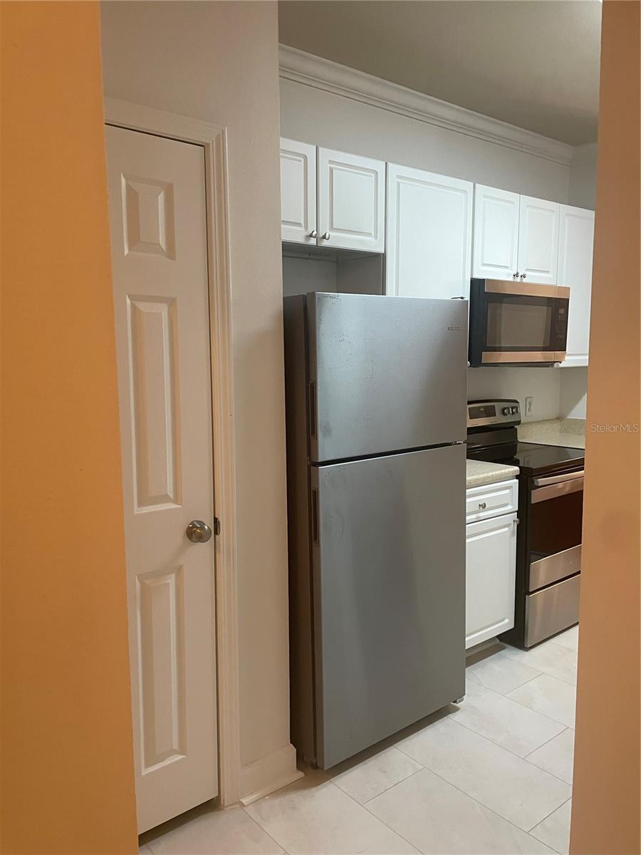 Image 5 of 31 For 18127 Sterling Gate Circle 18127