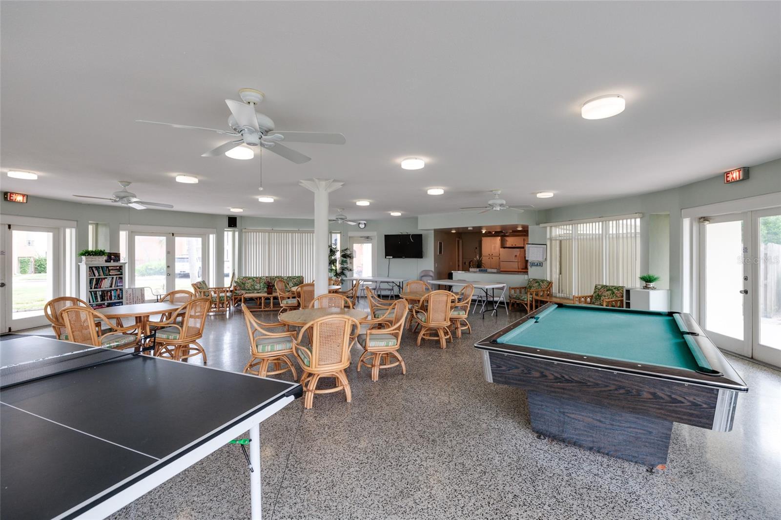 Image 36 of 42 For 4580 Overlook Drive Ne 190