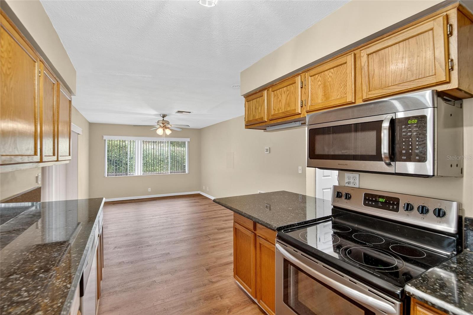 Image 13 of 52 For 12325 Green Oak Lane