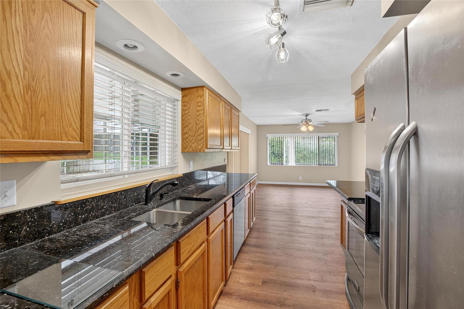 Image 14 of 52 For 12325 Green Oak Lane