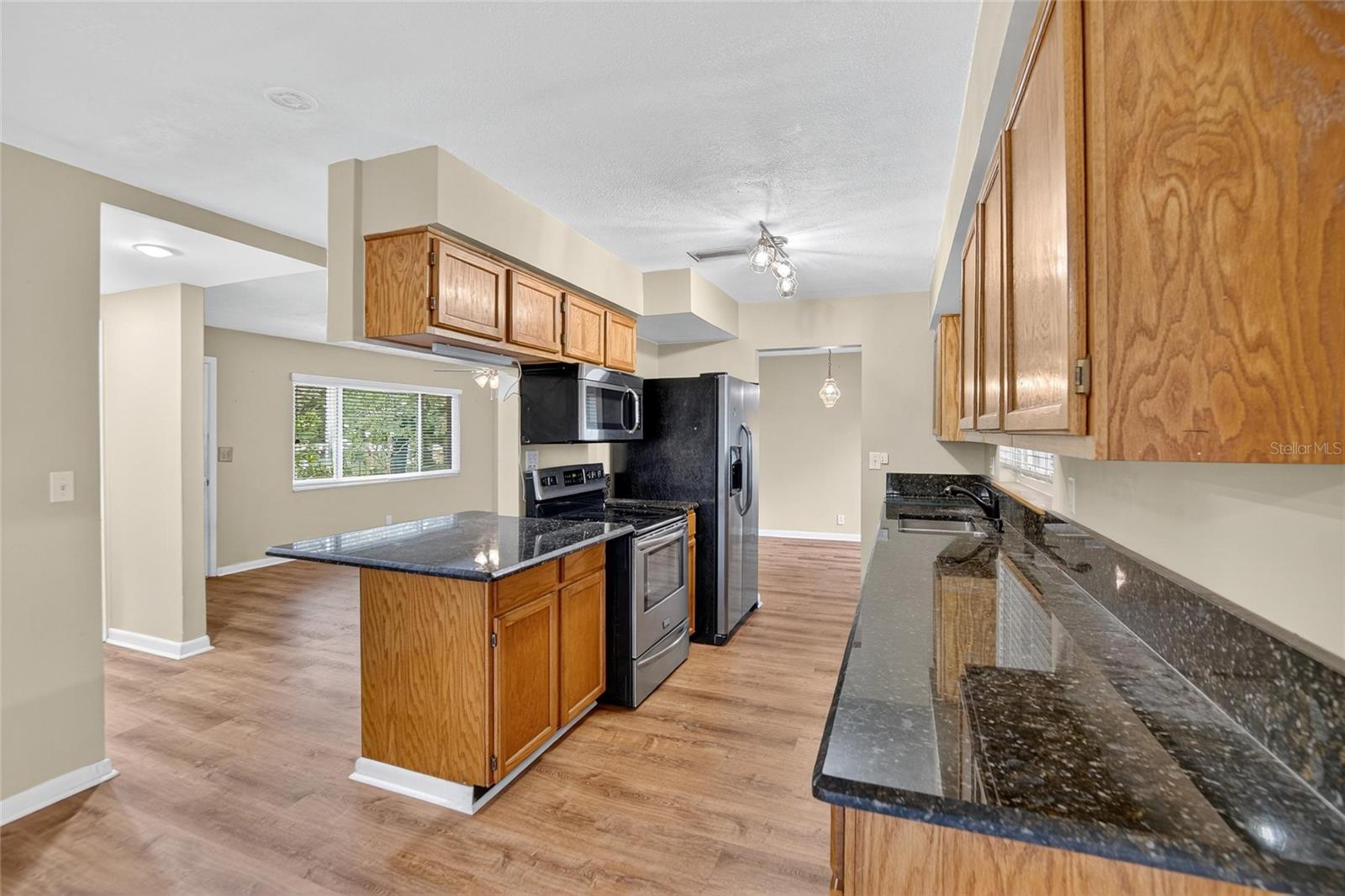 Image 15 of 52 For 12325 Green Oak Lane