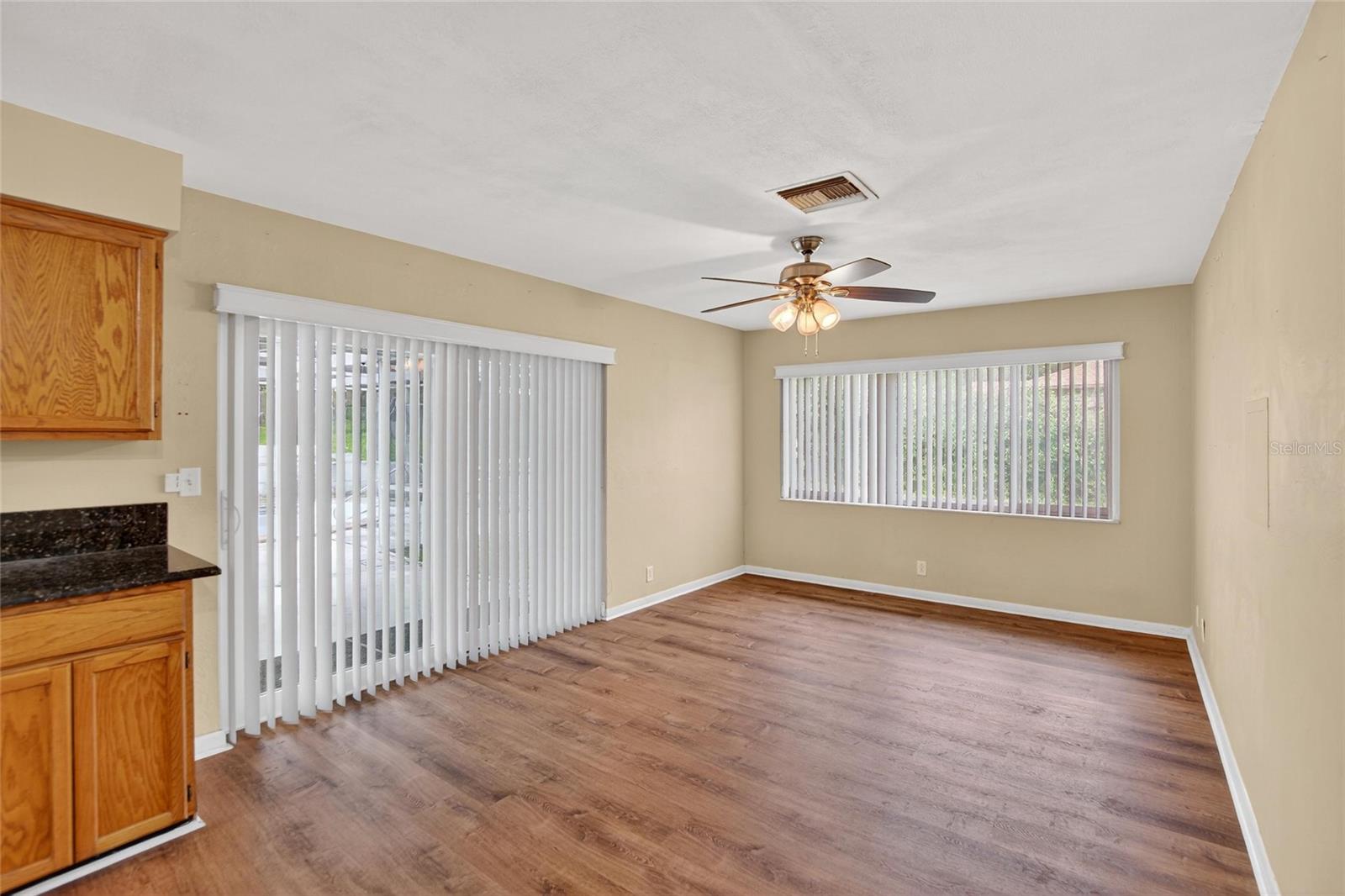 Image 18 of 52 For 12325 Green Oak Lane