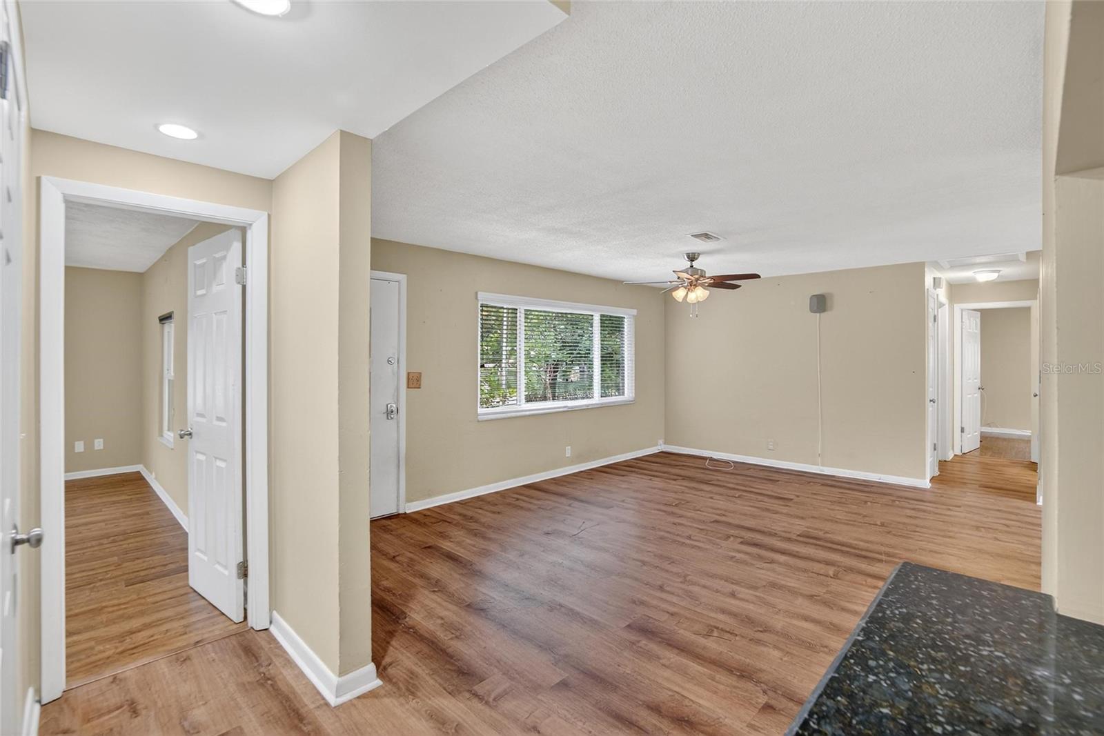 Image 21 of 52 For 12325 Green Oak Lane