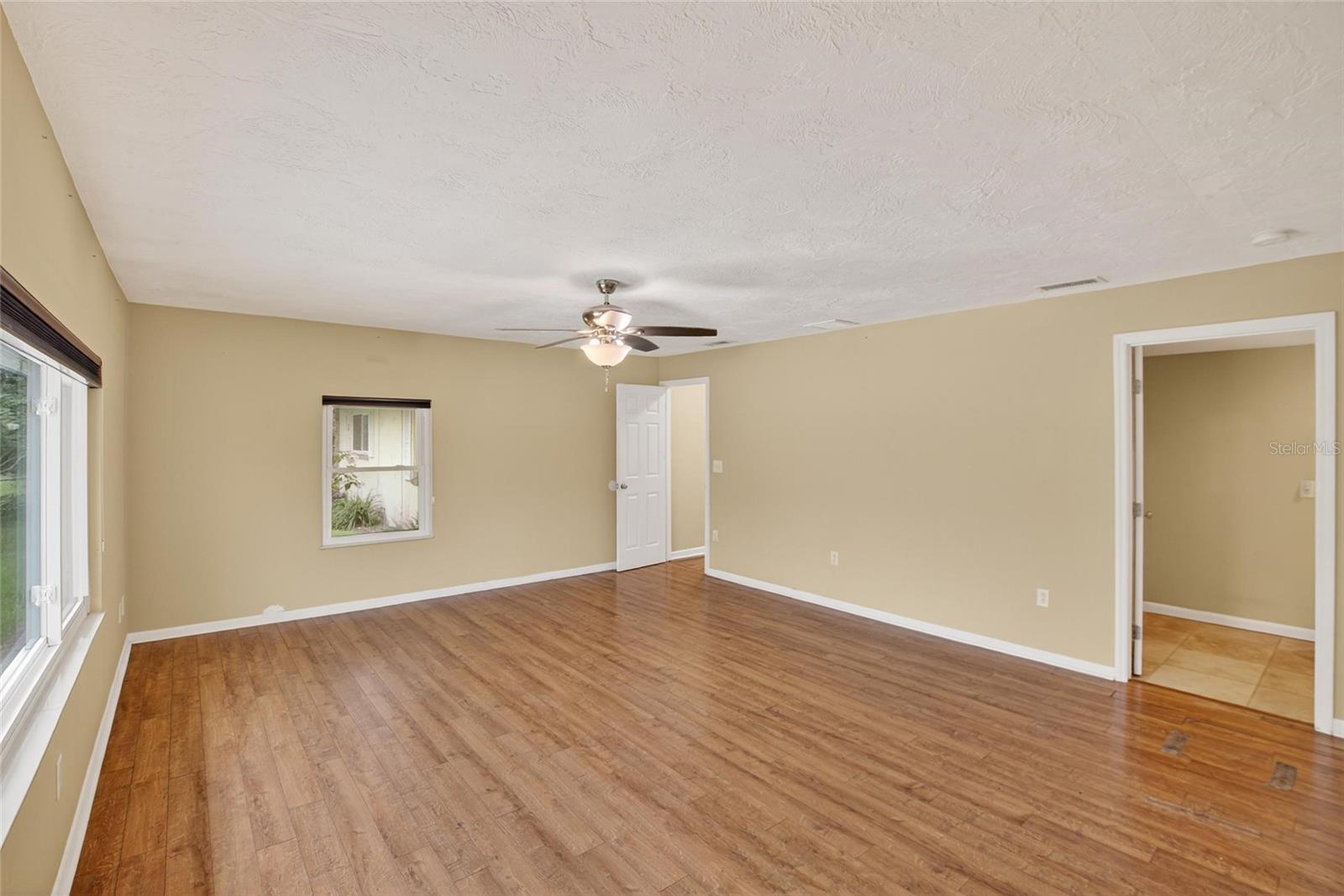 Image 23 of 52 For 12325 Green Oak Lane