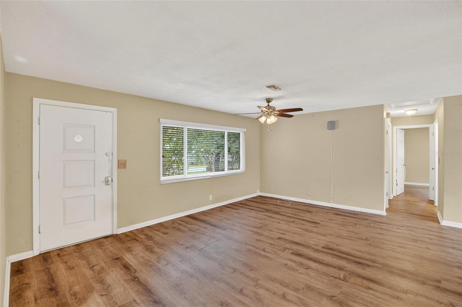 Image 9 of 52 For 12325 Green Oak Lane