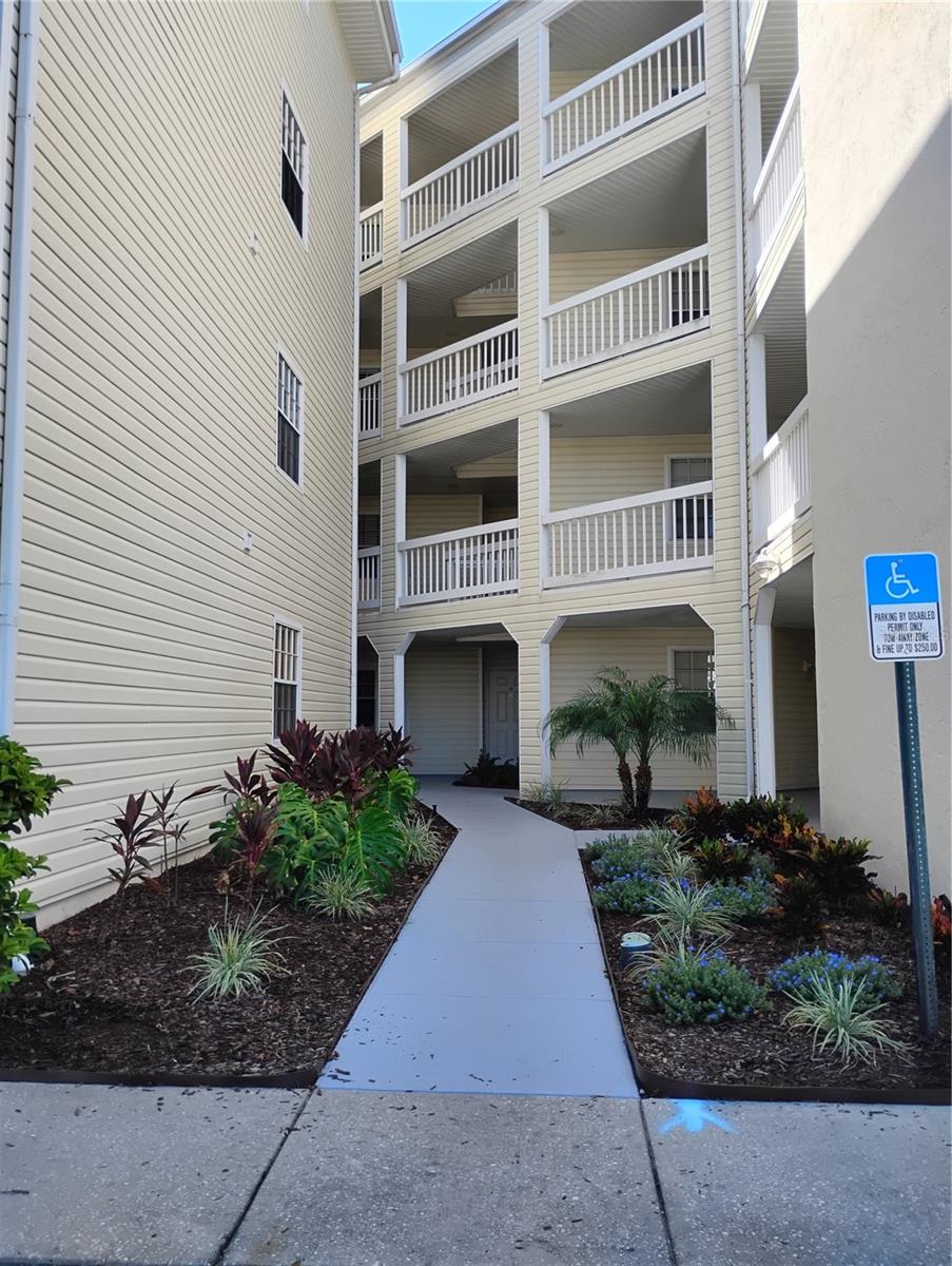Details for 6817 Stonesthrow Circle N 17107, ST PETERSBURG, FL 33710