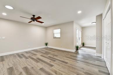 Listing photo id 9 for 8403 Lopez Drive