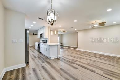 Listing photo id 10 for 8403 Lopez Drive