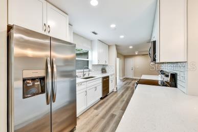 Listing photo id 11 for 8403 Lopez Drive