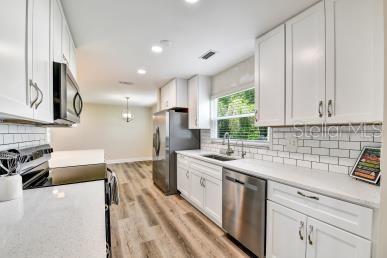 Listing photo id 13 for 8403 Lopez Drive