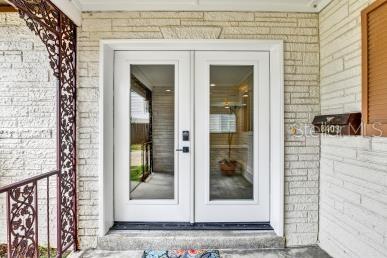 Listing photo id 2 for 8403 Lopez Drive