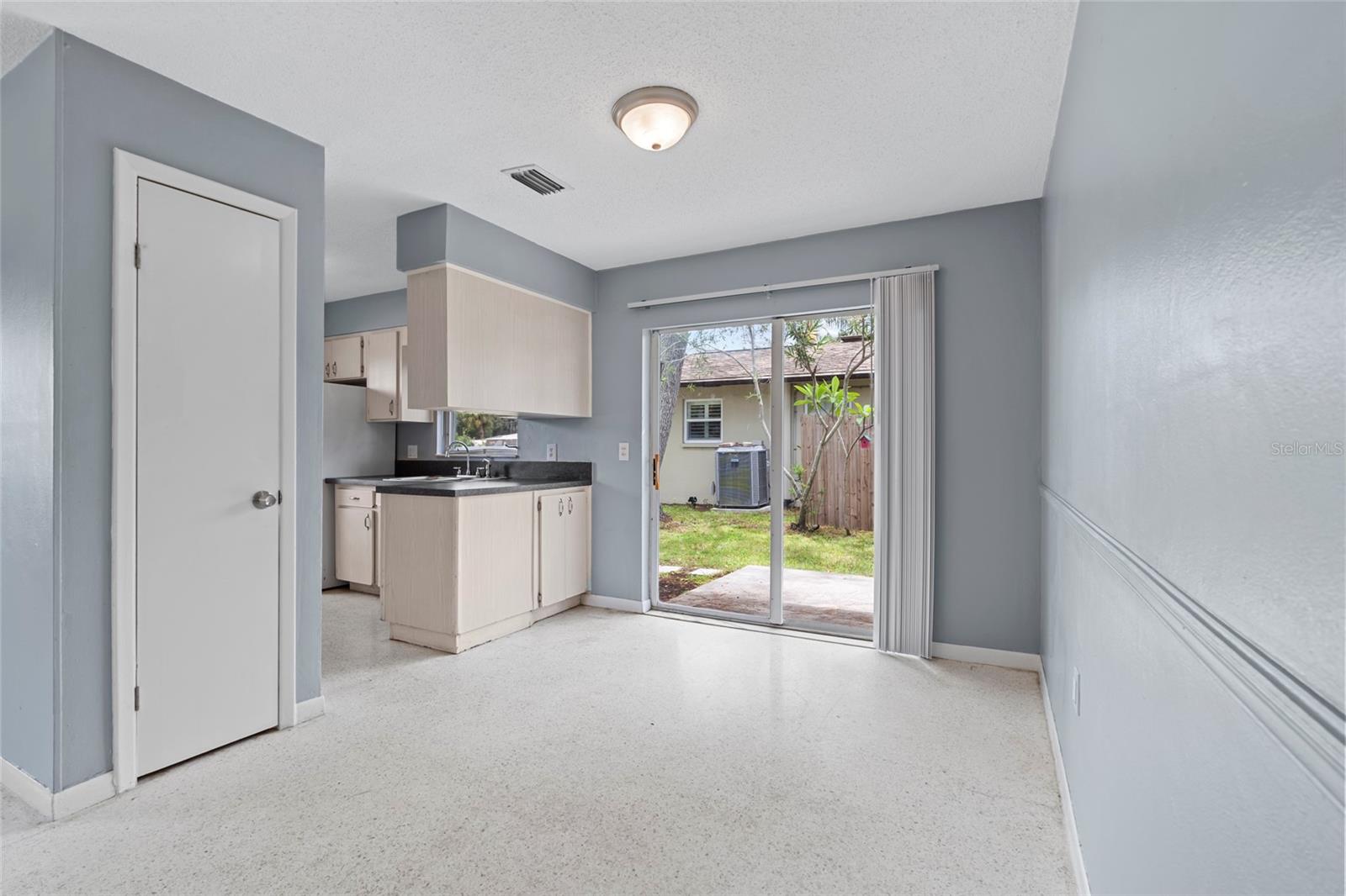 Image 12 of 33 For 1819 Martin Street