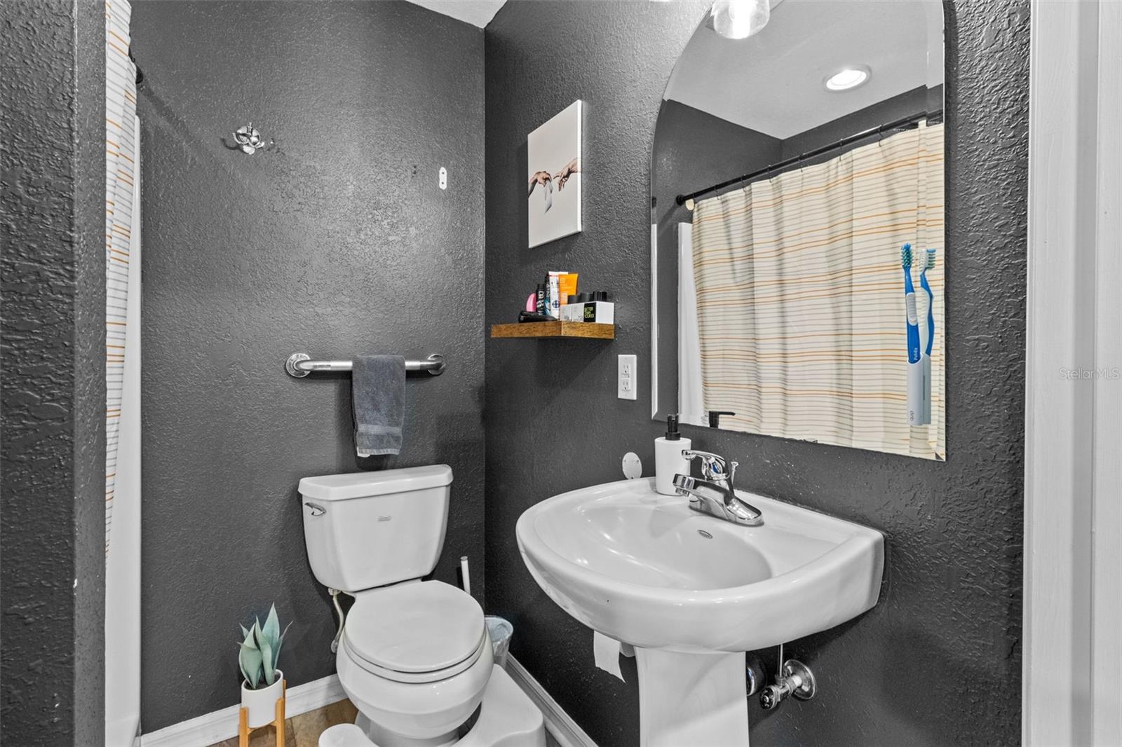 Image 27 of 71 For 4925 Hamilton Road