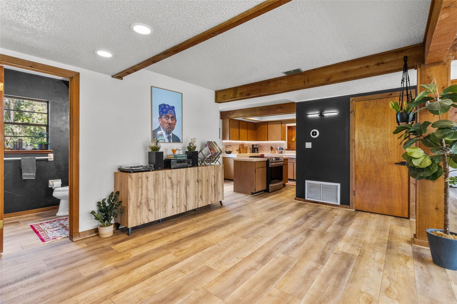 Image 6 of 71 For 4925 Hamilton Road
