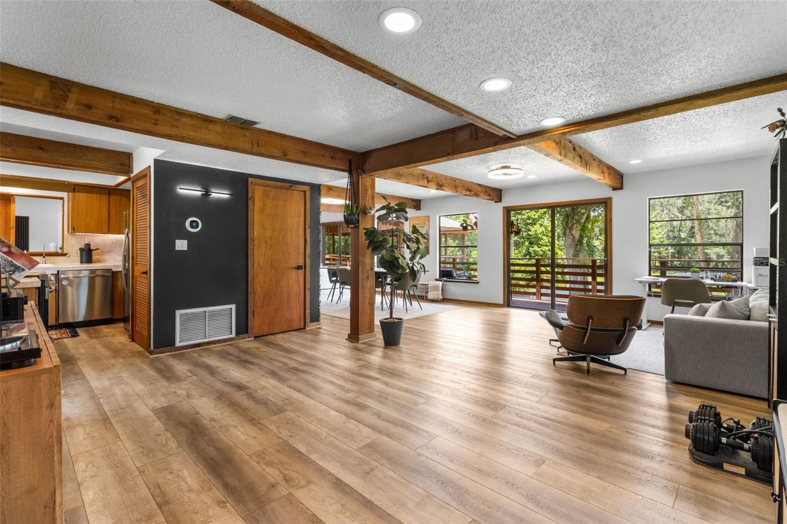 Image 8 of 71 For 4925 Hamilton Road