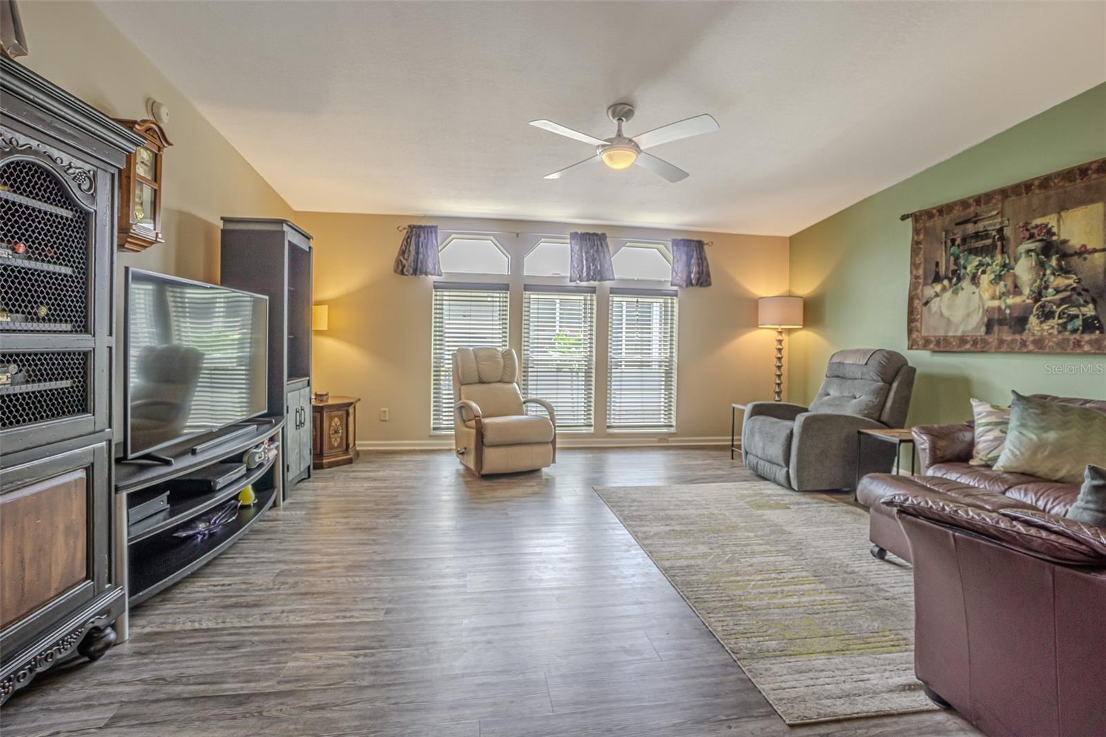 Image 12 of 59 For 37551 Gill Avenue