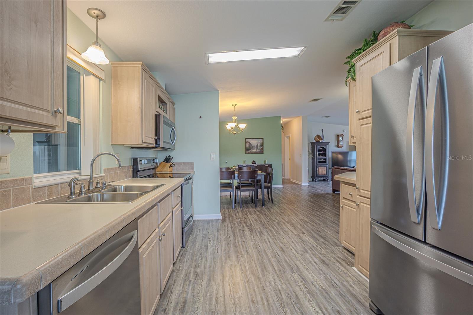 Image 13 of 59 For 37551 Gill Avenue