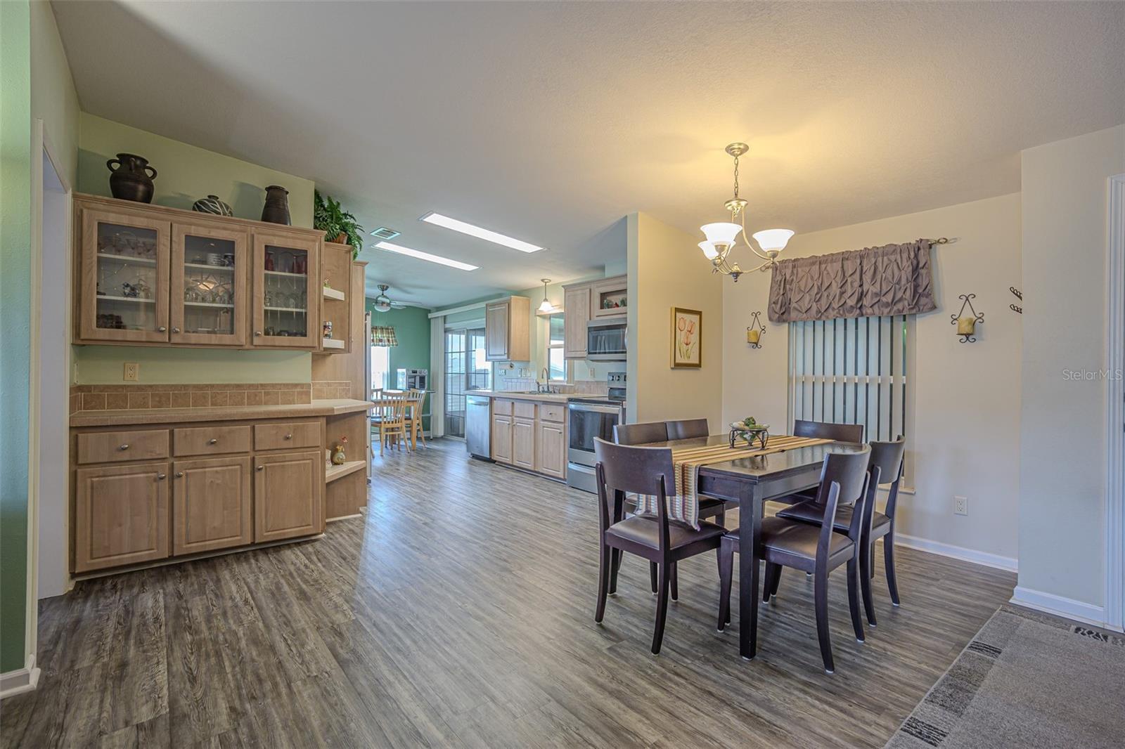 Image 18 of 59 For 37551 Gill Avenue