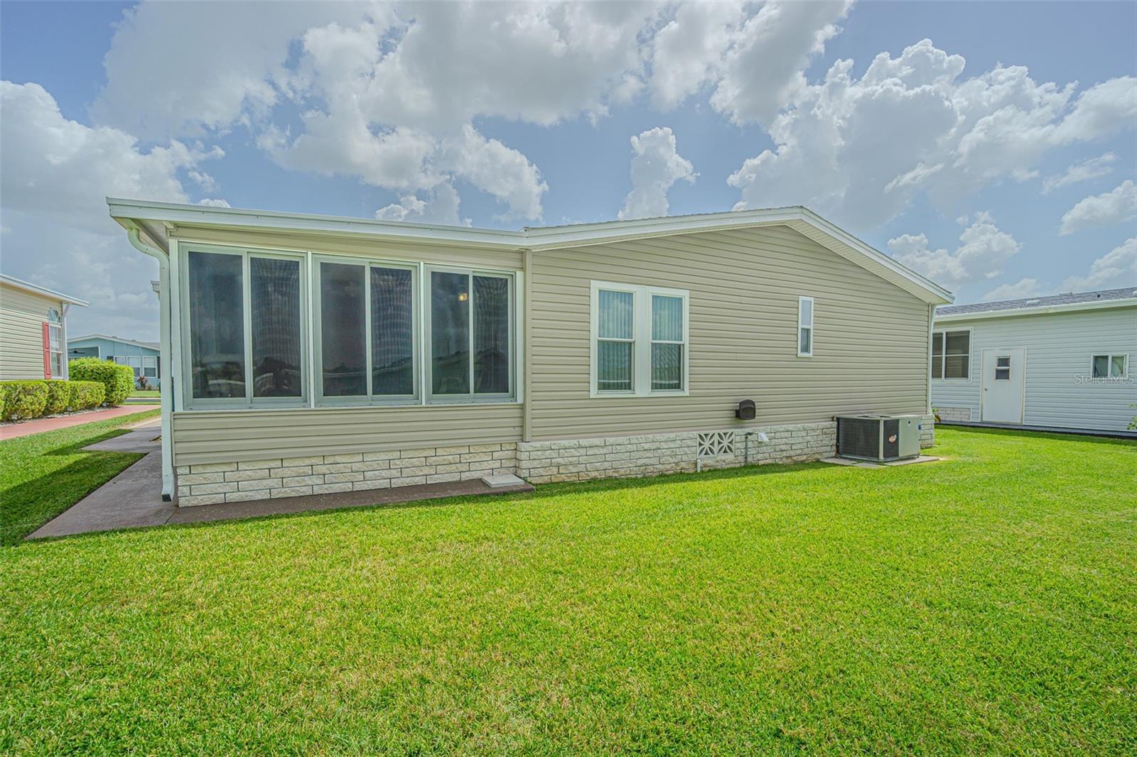 Image 30 of 59 For 37551 Gill Avenue