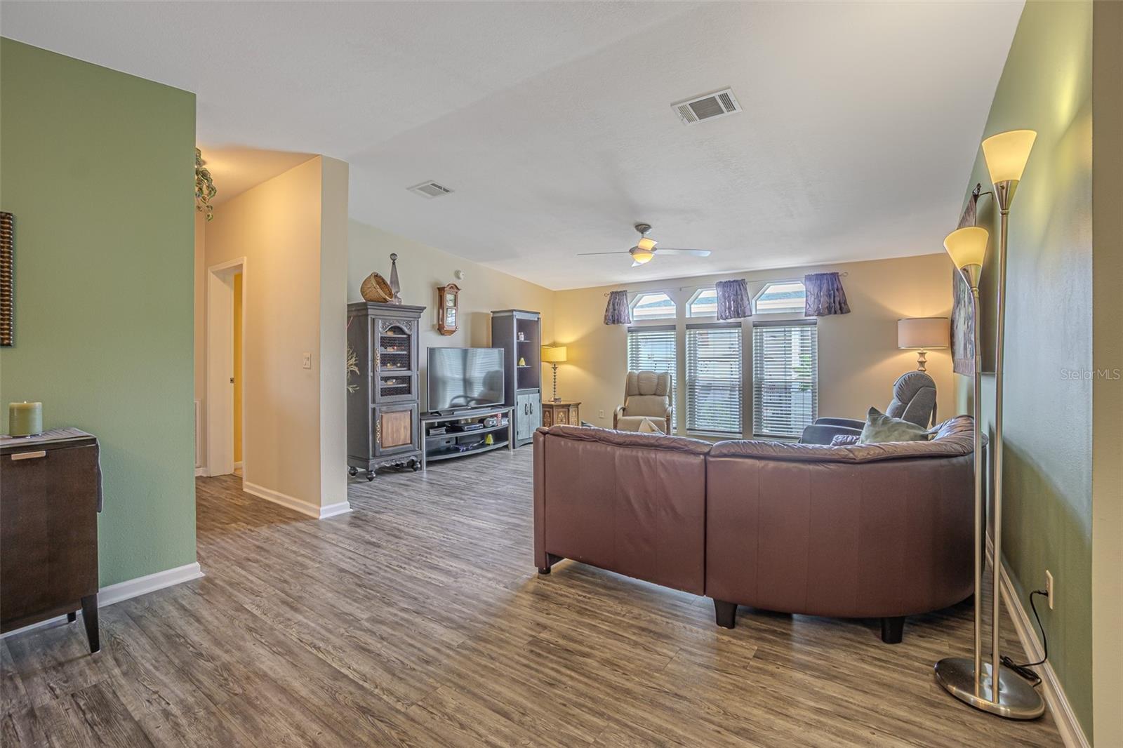 Image 8 of 59 For 37551 Gill Avenue