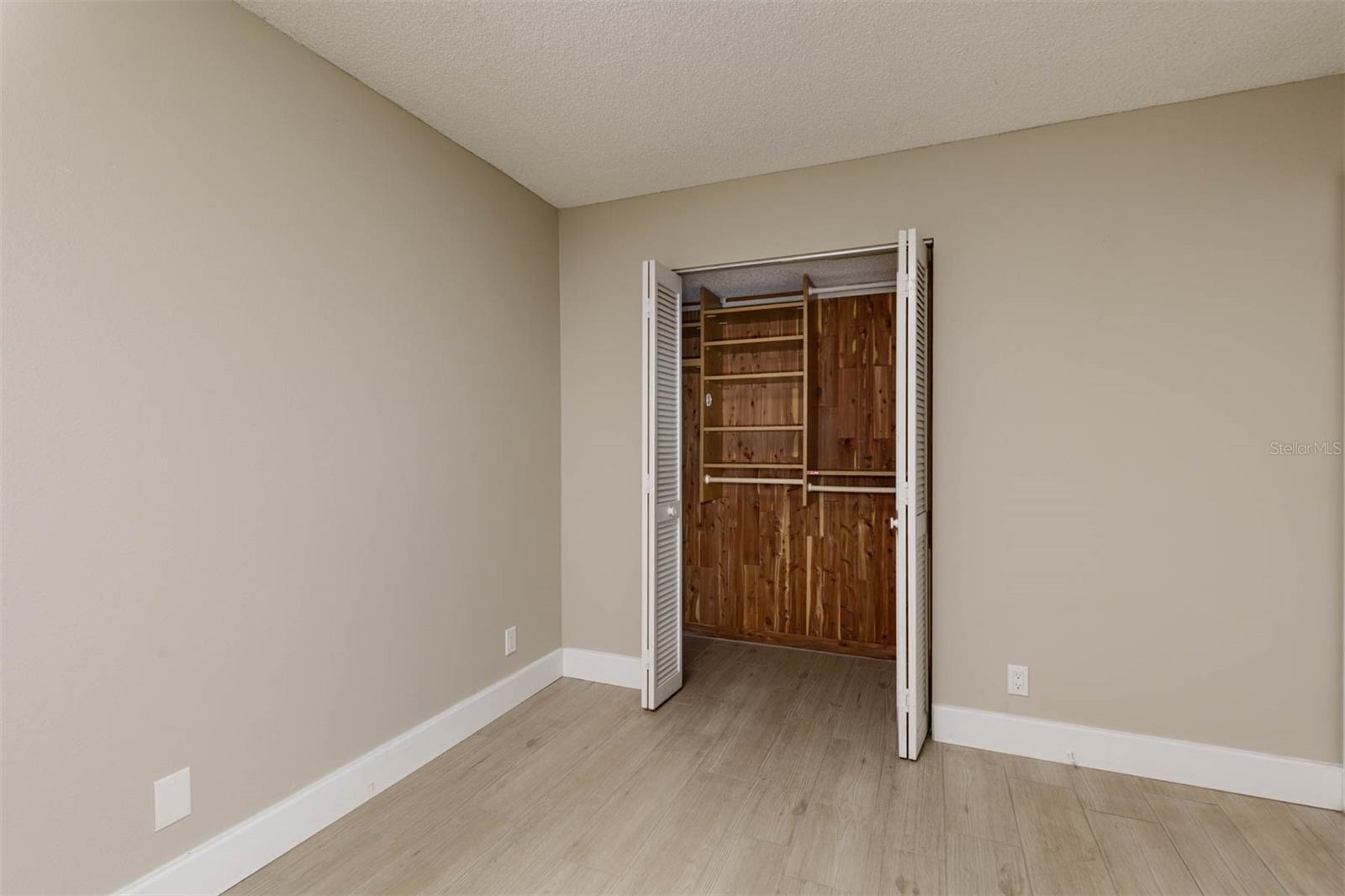 Image 19 of 50 For 2775 Kipps Colony Drive S 205
