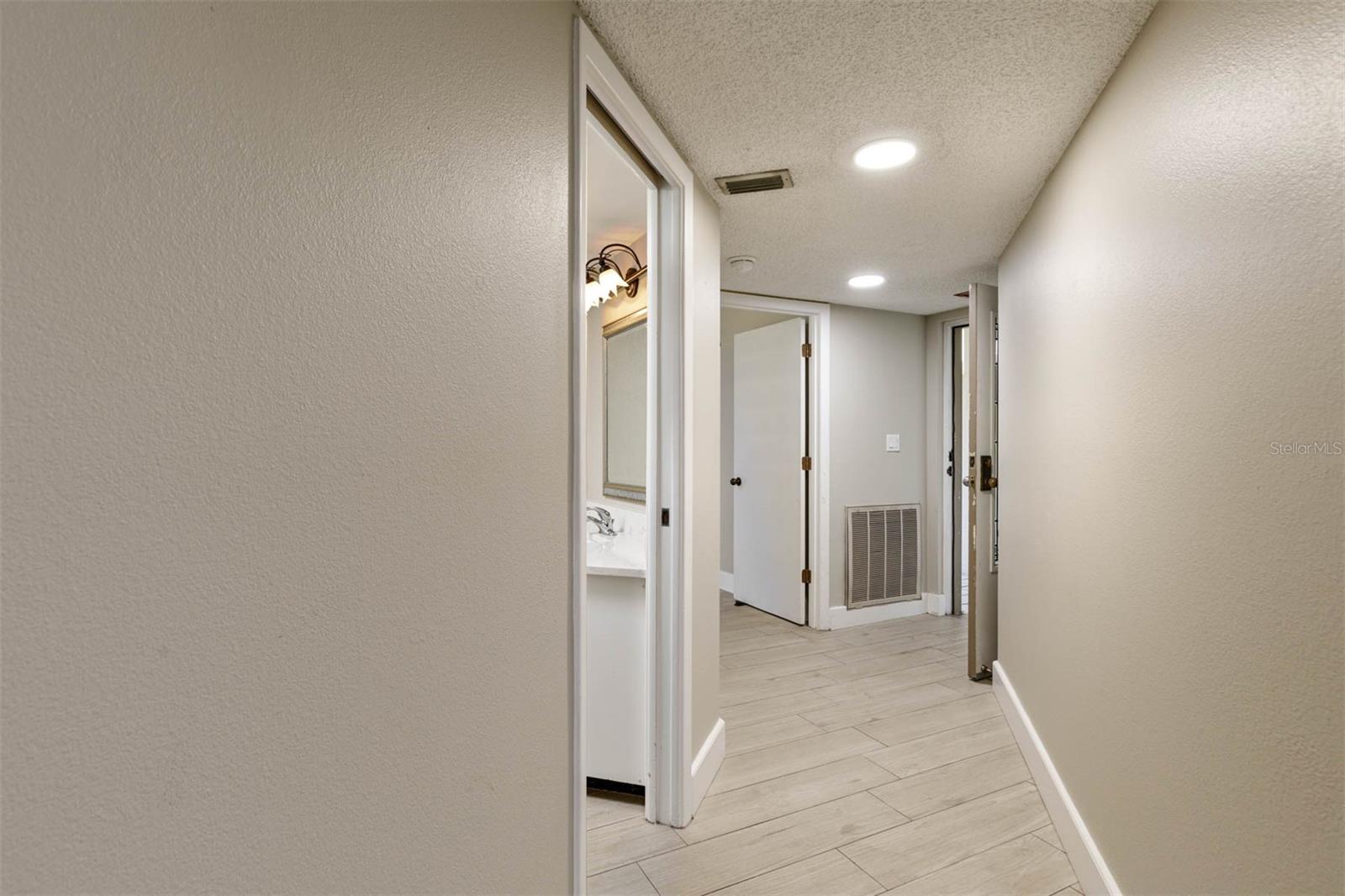 Image 5 of 50 For 2775 Kipps Colony Drive S 205