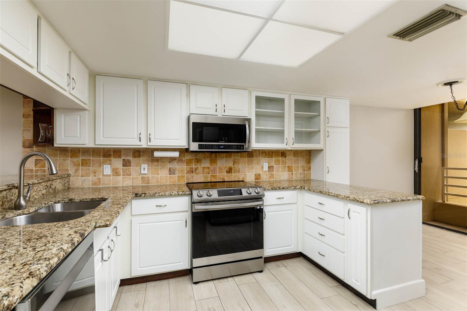 Image 8 of 50 For 2775 Kipps Colony Drive S 205