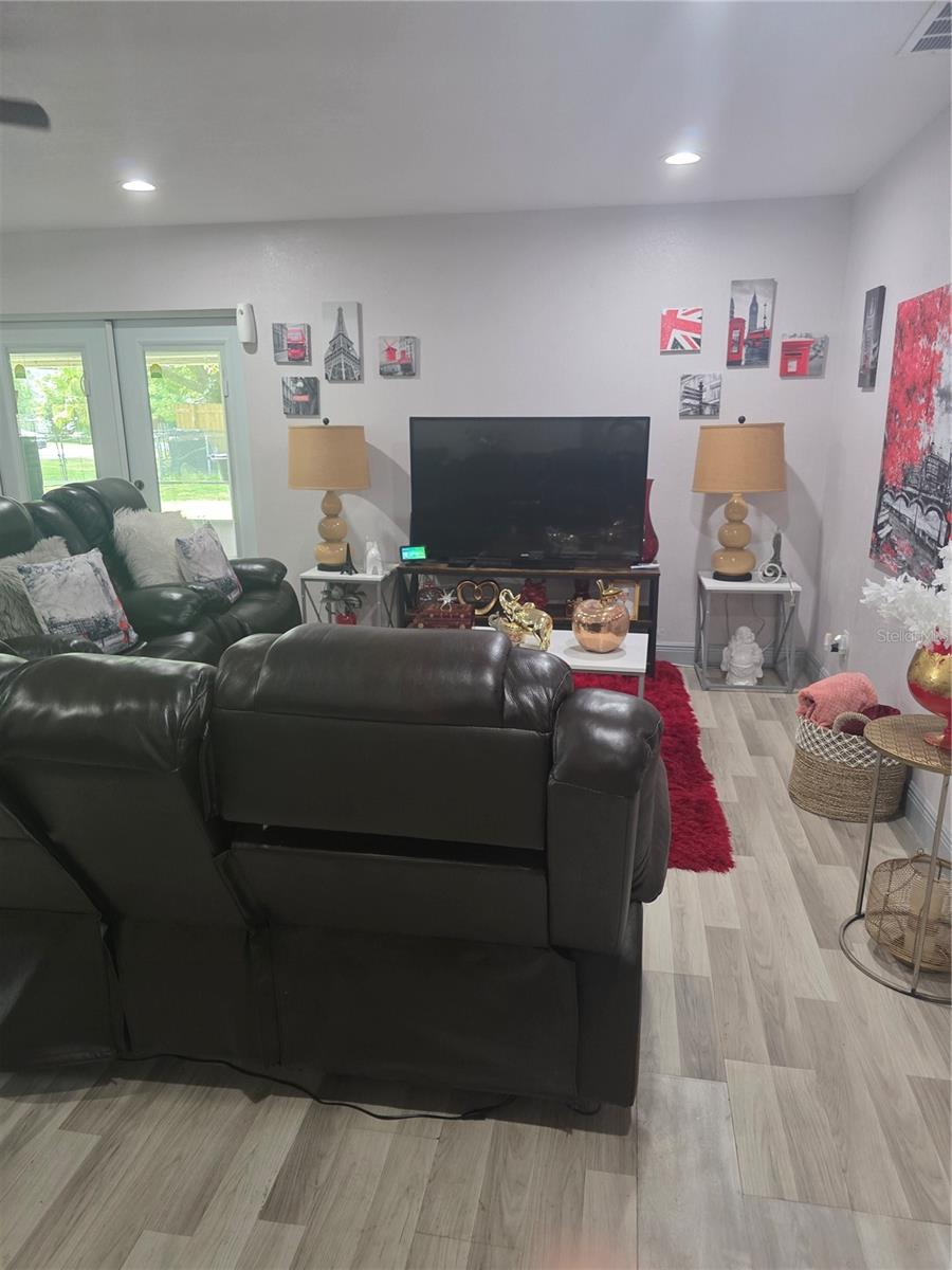 Image 7 of 49 For 2314 View Way