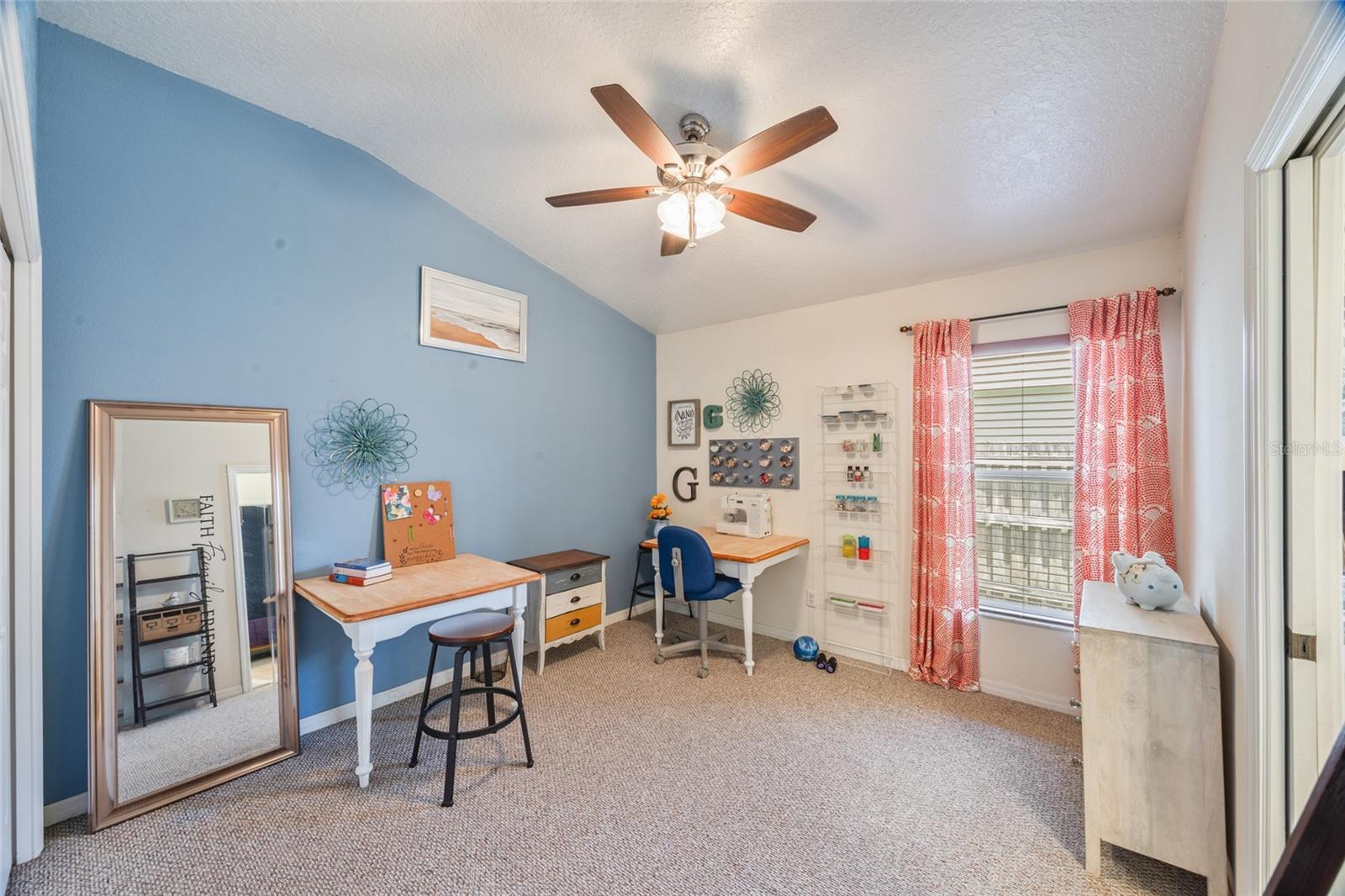 Listing photo id 15 for 208 Citrus Landing Drive