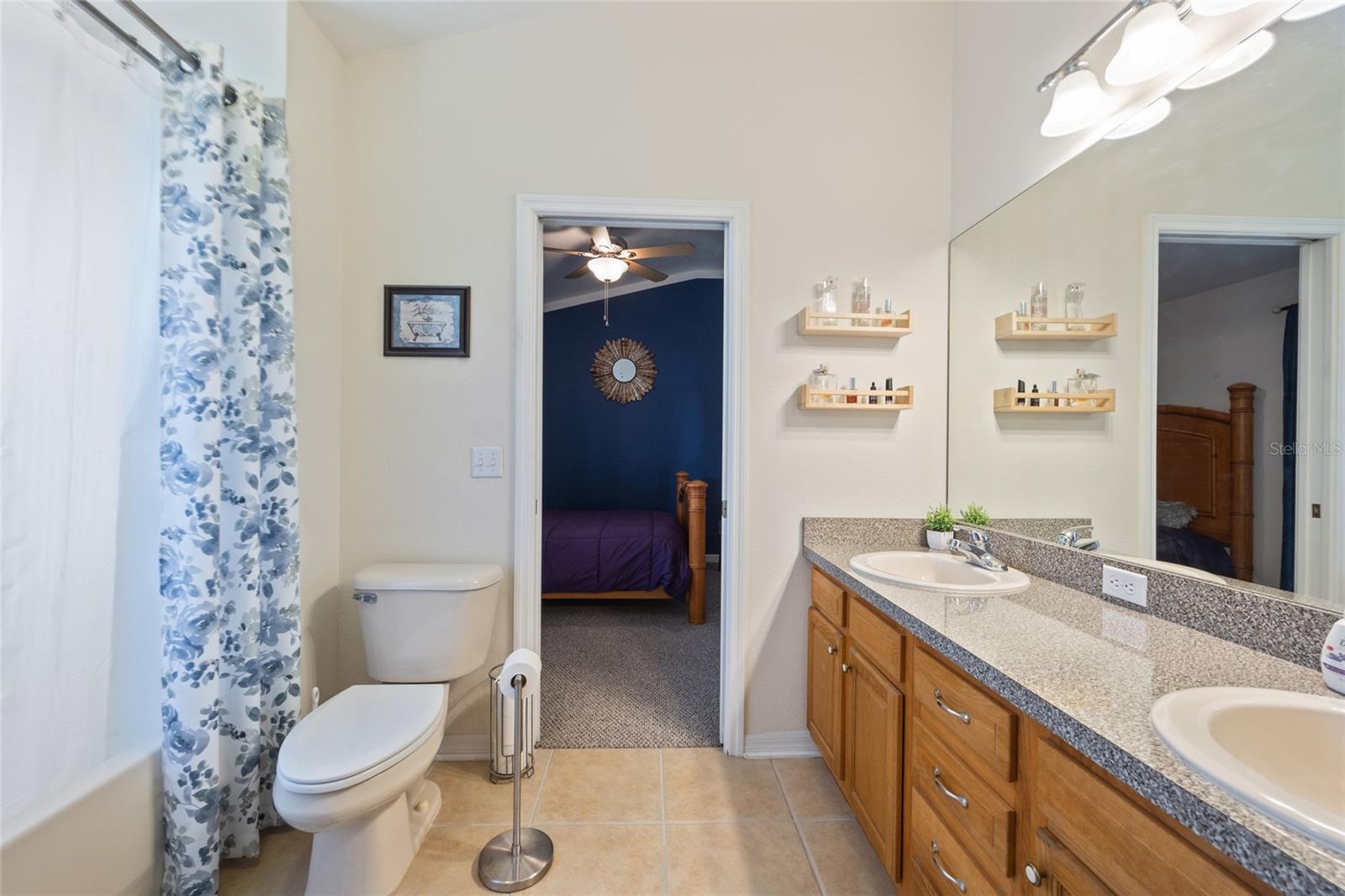Listing photo id 16 for 208 Citrus Landing Drive