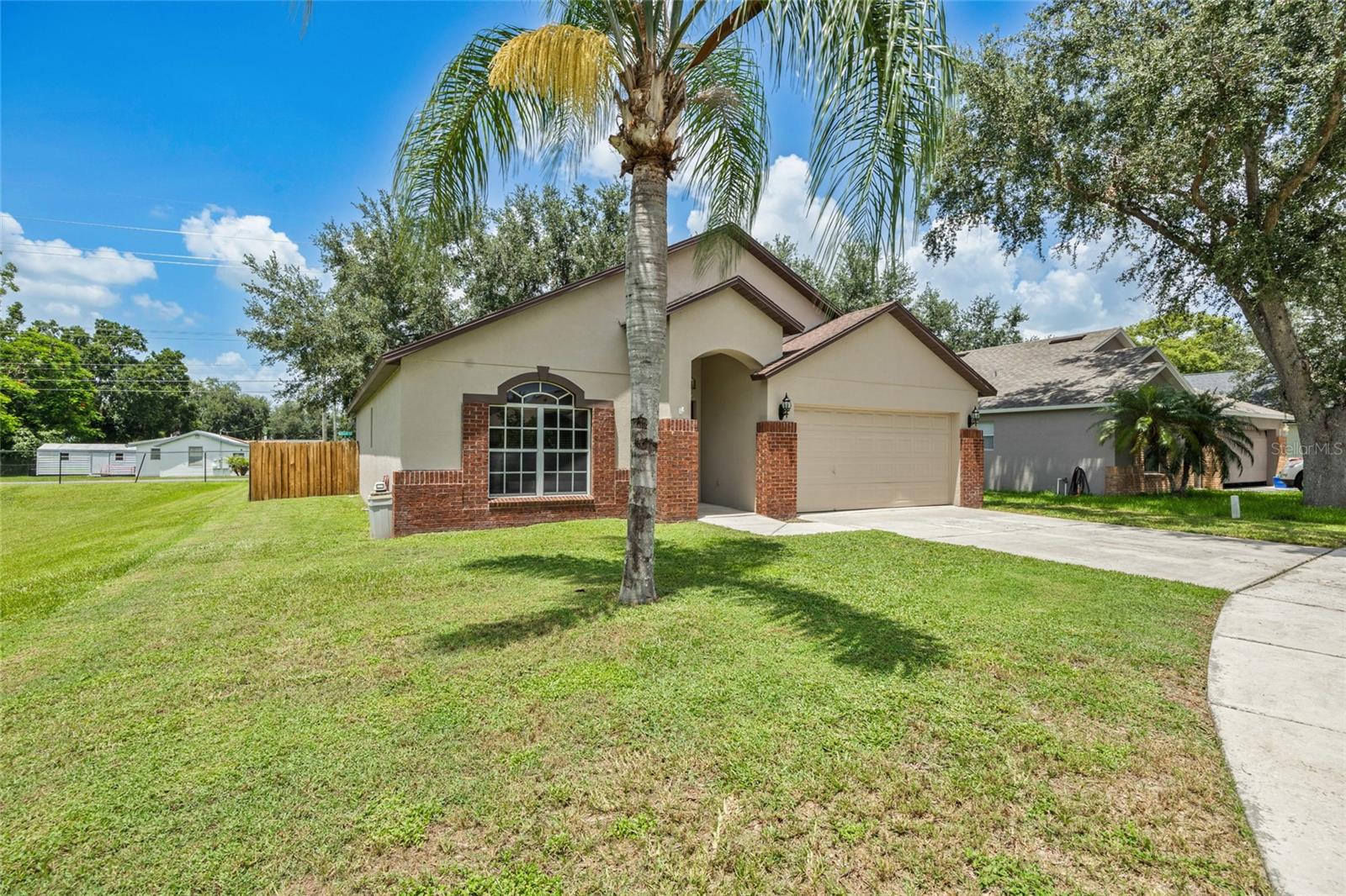 Listing photo id 0 for 208 Citrus Landing Drive