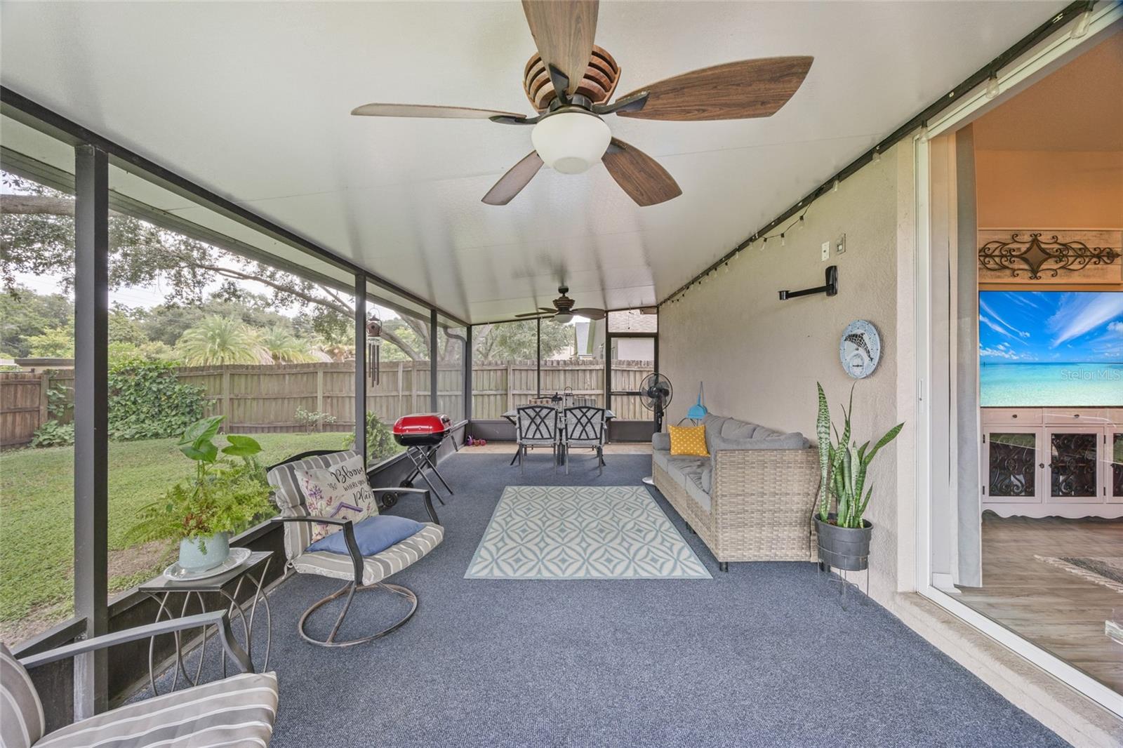 Listing photo id 21 for 208 Citrus Landing Drive