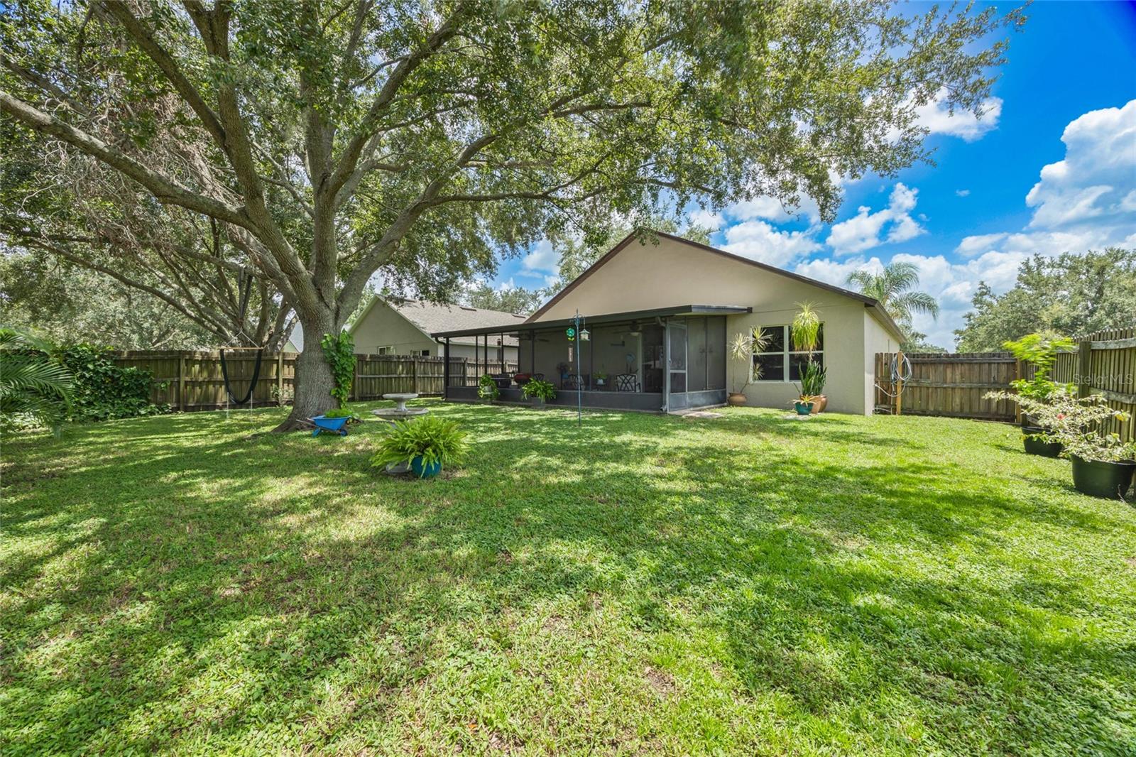 Listing photo id 24 for 208 Citrus Landing Drive