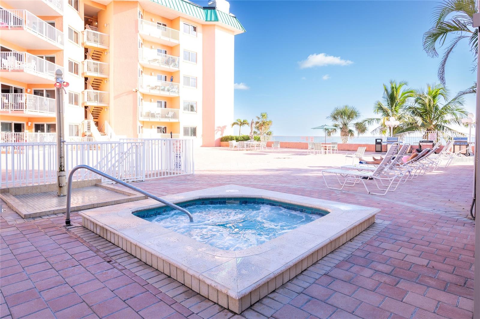 Image 23 of 25 For 18400 Gulf Boulevard 1410